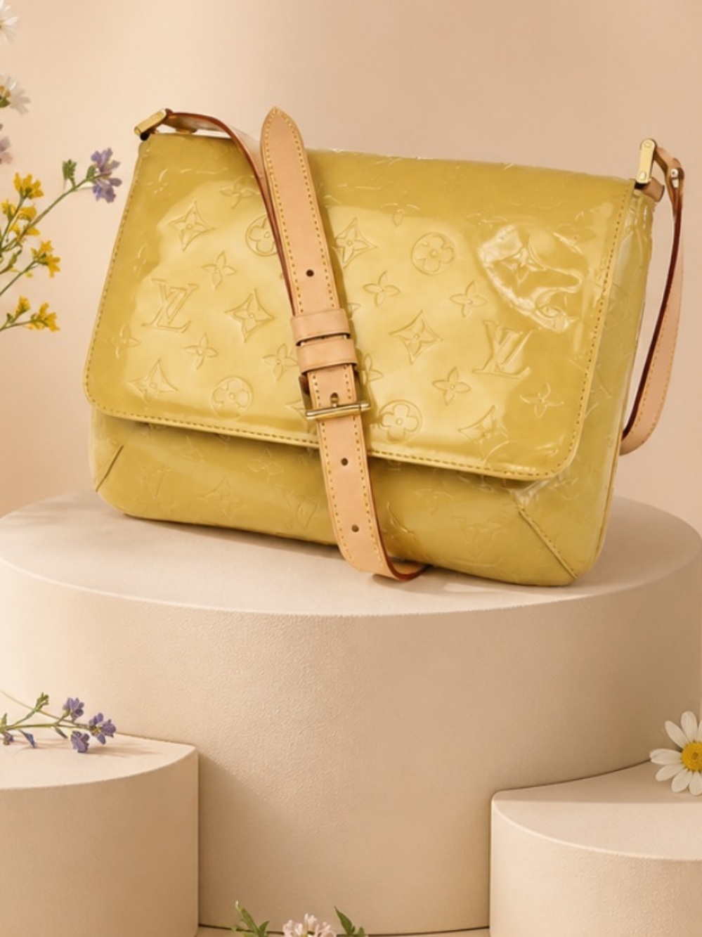 Authentic  Louis Vuitton Vernis Thompson Shoulder Bag with Classic Design.